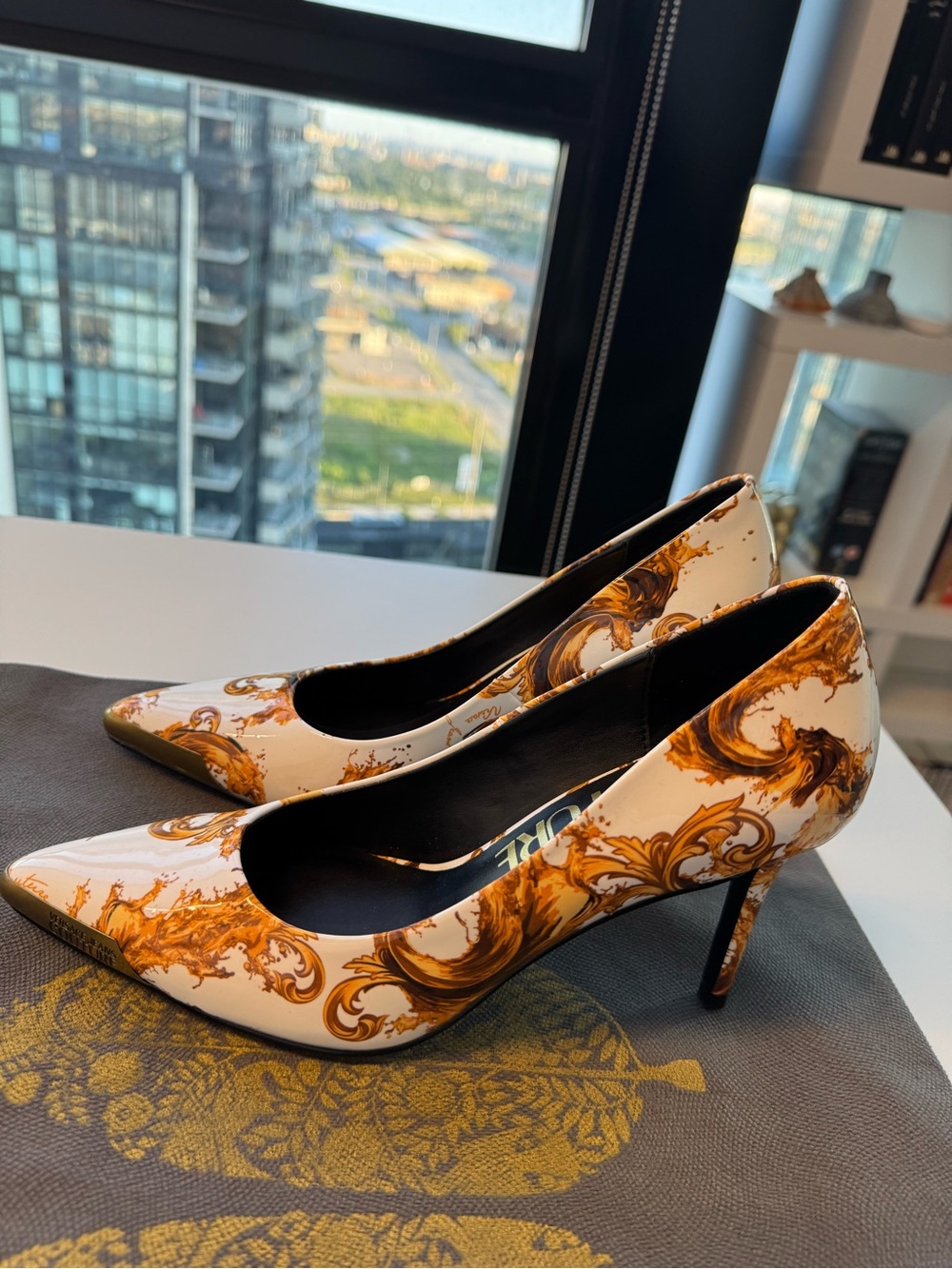 White & Gold Baroque Pointed-Toe Stiletto Pumps for Women